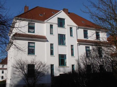*Ab sofort* Renovierte Zwei-Zimmer-Wohnung im grünen Umfeld