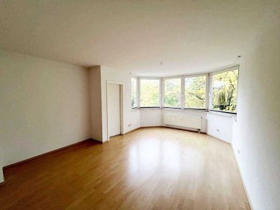 "Charmante 2-Zimmer-Wohnung mit Fenstererker und Carport in Schloßchemnitz zu vermieten"