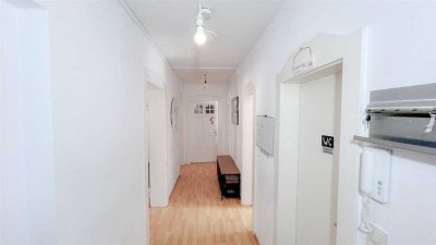 Großzügige und helle 3-Zi-Wohnung mit Balkon, äußerst zentral (WE07)