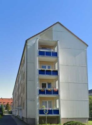 Schöne und gepflegte 2-Raum-Wohnung mit Balkon und Einbauküche in Radeberg
