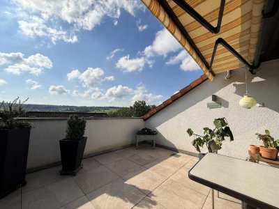 Charmante 2,5-Zimmer-Dachgeschosswohnung mit Loggia, Balkon und Tiefgaragenstellplatz in Ilsfeld