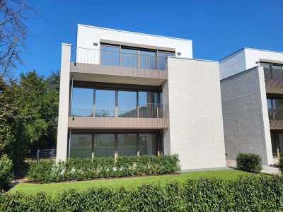 MODERNE PENTHOUSE-WOHNUNG IN REPRÄSENTATIVER STADTVILLA IN MEERBUSCH-BÜDERICH ZU VERMIETEN...