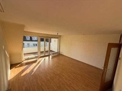 Attraktive Dachgeschosswohnung in ruhiger Lage – mit Balkon und Einbauküche. WBS erforderlich!