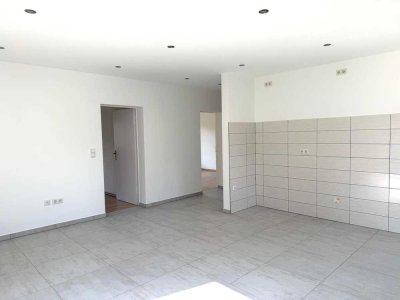 Erstbezug nach Renovierung - Helle 3-Zimmer-Wohnung mit Westloggia u. Markise