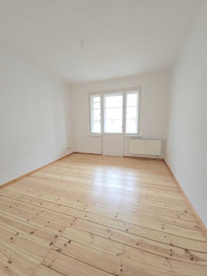 Provisionsfrei+frisch renoviert+bezugsfrei im denkmalgeschützten Ensemble in Adlershof mit Balkon