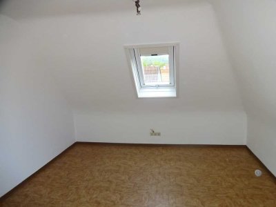 Freundliche 4-Zimmer-DG-Wohnung mit EBK in Mössingen