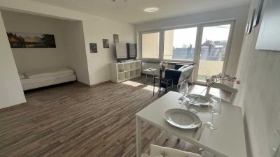 BEREIT ZUM EINZUG!!! Möbliertes 1-Zimmer-Appartement mit Süd-Balkon