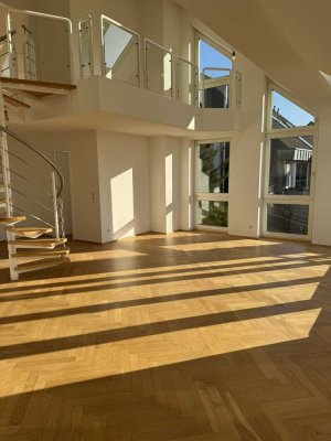 D-Wittlaer Toplage: Helle, großzügige, neu sanierte Maisonettewohnung