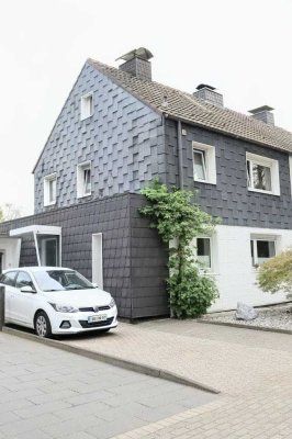 Familienfreundliche Doppelhaushälfte mit Kamin, Traumgarten in Oberhausen-Lirich-Nord