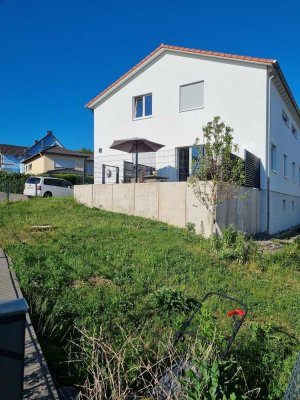 Schöne 4-Raum-Doppelhaushälfte mit gehobener Innenausstattung in Kleinblittersdorf