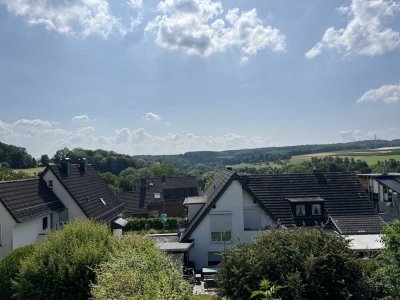 Familienidyll mit Weitblick! Charmantes EFH mit Einliegerwohnung in ruhiger Sackgassenlage