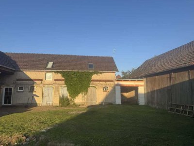 Toller Bauernhof & Bodenplatte mit Baugenehmigung f. freigeplanten Bungalow