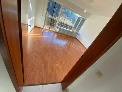 Helle, ansprechende 3-Zimmer-Wohnung in ruhiger und grüner Lage mit Südbalkon in Höfen