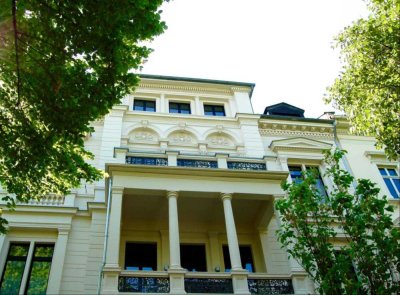 Geräumige, stilvolle und sanierte Dachgeschosswohnung im Herzen Wiesbadens