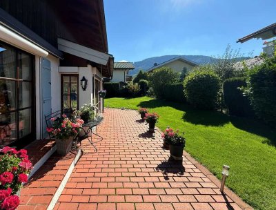 Traumhaft sonniges Haus am Chiemsee – Ruhig, zentral, mit wunderschönem Garten in Top-Lage
