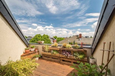 DACHTERRASSE – WANNEN-DUSCHBAD MIT FENSTER – GÄSTE-WC – EINBAUKÜCHE – MAISONETTE