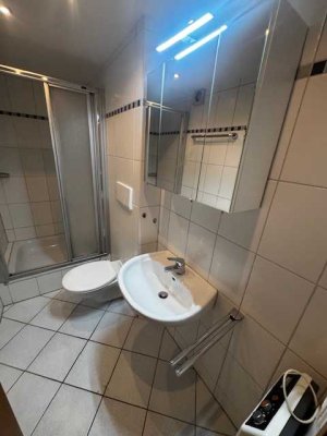 Top gepflegte 2 Zimmer Einliegerwohnung mit EBK, Tageslichbad mit Dusche in Altdorf, WM: ca.570€