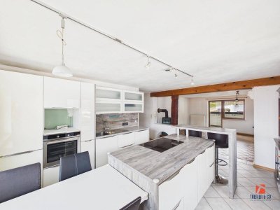 Rohdiamant in Ruhelage – Dachgeschoss- Wohnung mit Kamin &amp; großem Balkon