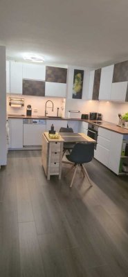 Modernisierte 2-Raum Wohnung mit Balkon und Einbauküche in Tegernsee