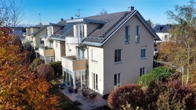 Sonnige & exklusiv ausgestattete 2 Zimmer-Dachgeschosswohnung mit Balkon in kleiner Wohnanlage