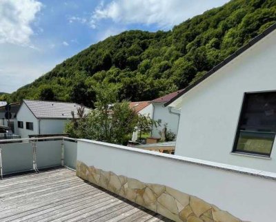 2. Familien unter 1. Dach! Freistehendes Zweifamilienhaus für tolle Ansprüche!