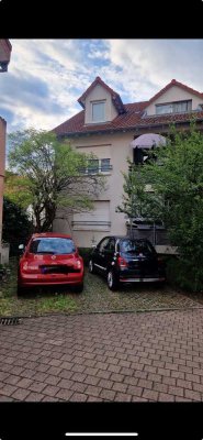 Gut geschnittene Wohnung direkt im Stadtzentrum mit Loggia, Keller und 2 Stellplätzen