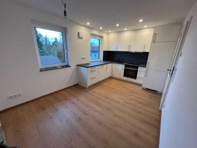 Helle und neuwertige 4-Zimmerwohnung mit Balkon & Einbauküche.       Nur 2 Wohneinheiten!