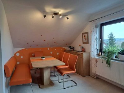 Geschmackvolle, modernisierte 3-Raum-DG-Wohnung mit Einbauküche in Empfingen