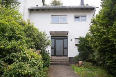 Ruhiges Wohnen am Waldrand im großzügigen Reihenmittelhaus in Kaiserslautern-Hohenecken