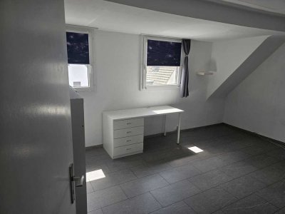Freundliche 3-Zimmer-Wohnung zur Miete in 50997, Köln