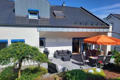 Zweifamilienhaus in Aussichtslage / kernsaniert / Terrasse, Garten / Doppelcarport, Motorradgarage