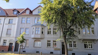 stilvolle, modernisierte 3 Raum Wohnung im Dachgeschoss ab sofort zu vermieten