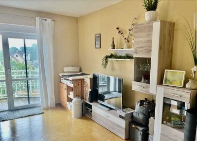 Charmante 3-Zimmer-Wohnung mit Balkon, Einbauküche & Stellplatz