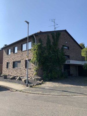 Möblierte, helle, stilvolle und renovierte 2 Zimmer Wohnung in Kaarst-Vorst 1. OG in Kaarst