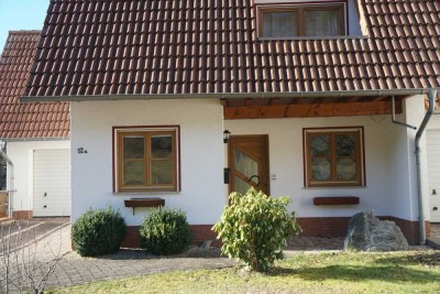 Einfamilienhaus im Neubaugebiet am Waldrand mit Bachlauf am Grundstück