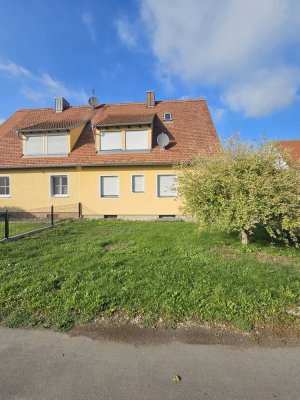 Gepflegte Doppelhaushälfte mit großem Garten