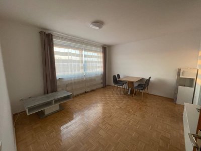 Helle 2–Raum–Wohnung in zentraler Lage, teilmöbliert