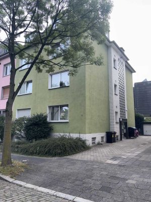Sanierte DG Wohnung mit Balkon in zentr. Lage am Stadtpark Bochum zum wohlfühlen