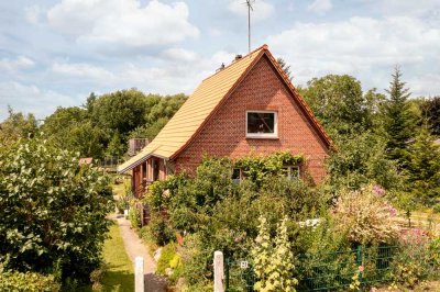 4,5 Zimmer Wohnebene: frisch renoviert, mit traumhaftem Garten und der See um die Ecke
