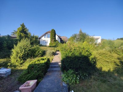Großes Grundstück mit Einfamilienhaus und unverbaubaren Weitblick!