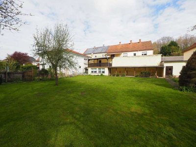 GROßZÜGIGES EIN- ZWEIFAMILIENHAUS MIT NEBENGEBÄUDE IN CONTWIG