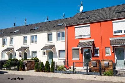 Ihr Traumhaus: Doppelhaushälfte mit Garten, Pool und Garage