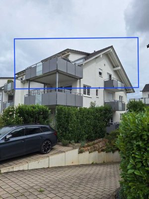 Stilvolle 3,5-Zimmer-Dachgeschosswohnung mit 2 Balkone und EBK in Bitzfeld