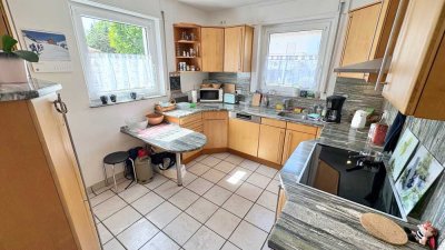 Schöne 3 ZW, Fußbodenhzg., in 4 Fam. Haus, ruhige LAGE