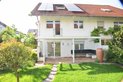 Moderne Doppelhaushälfte mit Wärmepumpe und Photovoltaik in Bühl