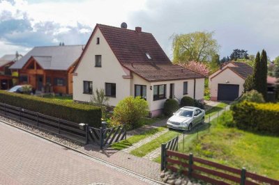 Wahlweise Mehrgenerationentraum oder separate Ferienwohnung: EFH mit großem Garten in Rheinsberg
