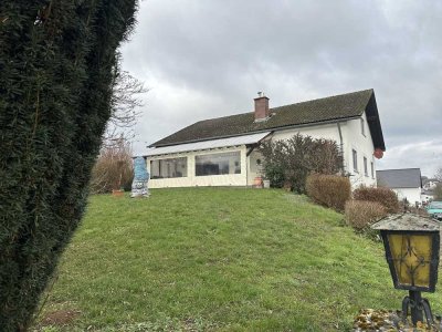 Charmantes EFH mit möglicher ELW in top Lage mit traumhaften Grundstück in Hünfelden-Nauheim