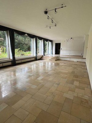 Wohnen im Alten Hahnwald | Einfamilienhaus mit Garten und großer Dachterrasse