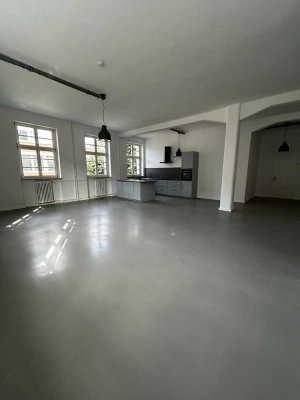 �️Renovierte, großzügige 2,5 Zimmer Wohnung mit Einbauküche in der Neckarstadt-Ost