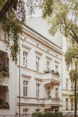 Park Sanssouci zum Greifen nah: Altbaujuwel in der wunderschönen Feuerbachstraße